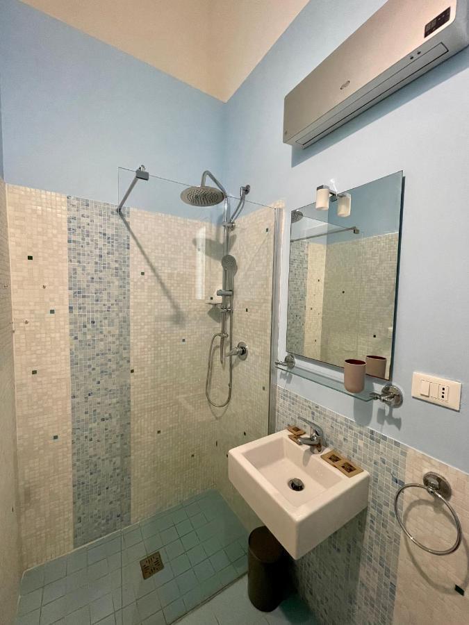 4 Balconi Rooms Paladini B&B E Appartamenti Lecce Buitenkant foto