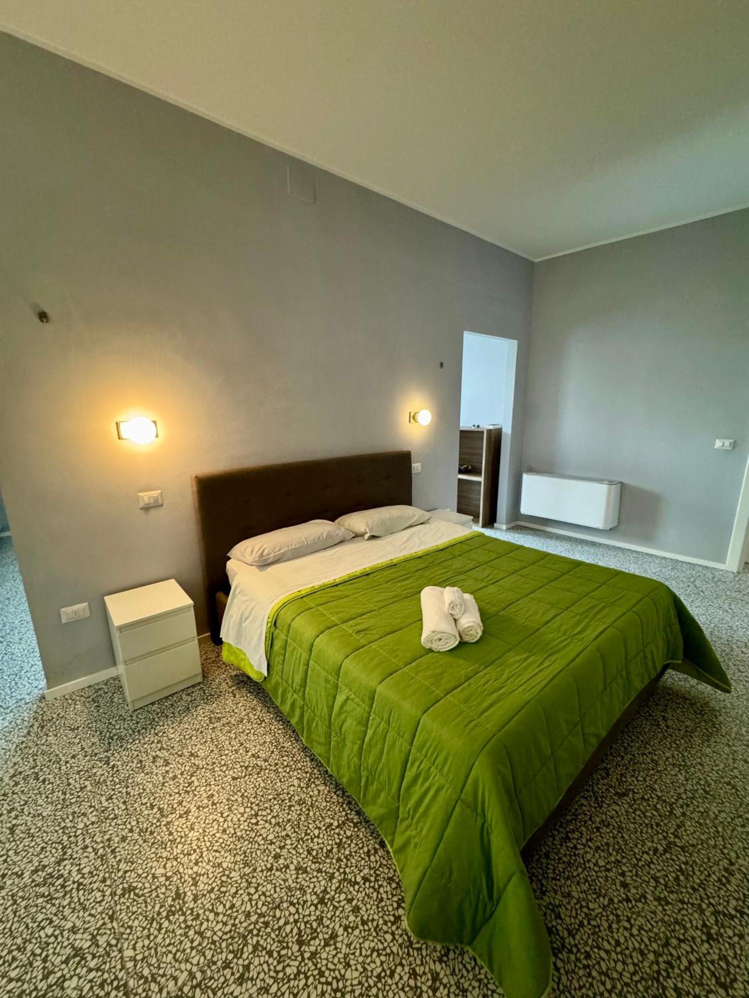 4 Balconi Rooms Paladini B&B E Appartamenti Lecce Buitenkant foto