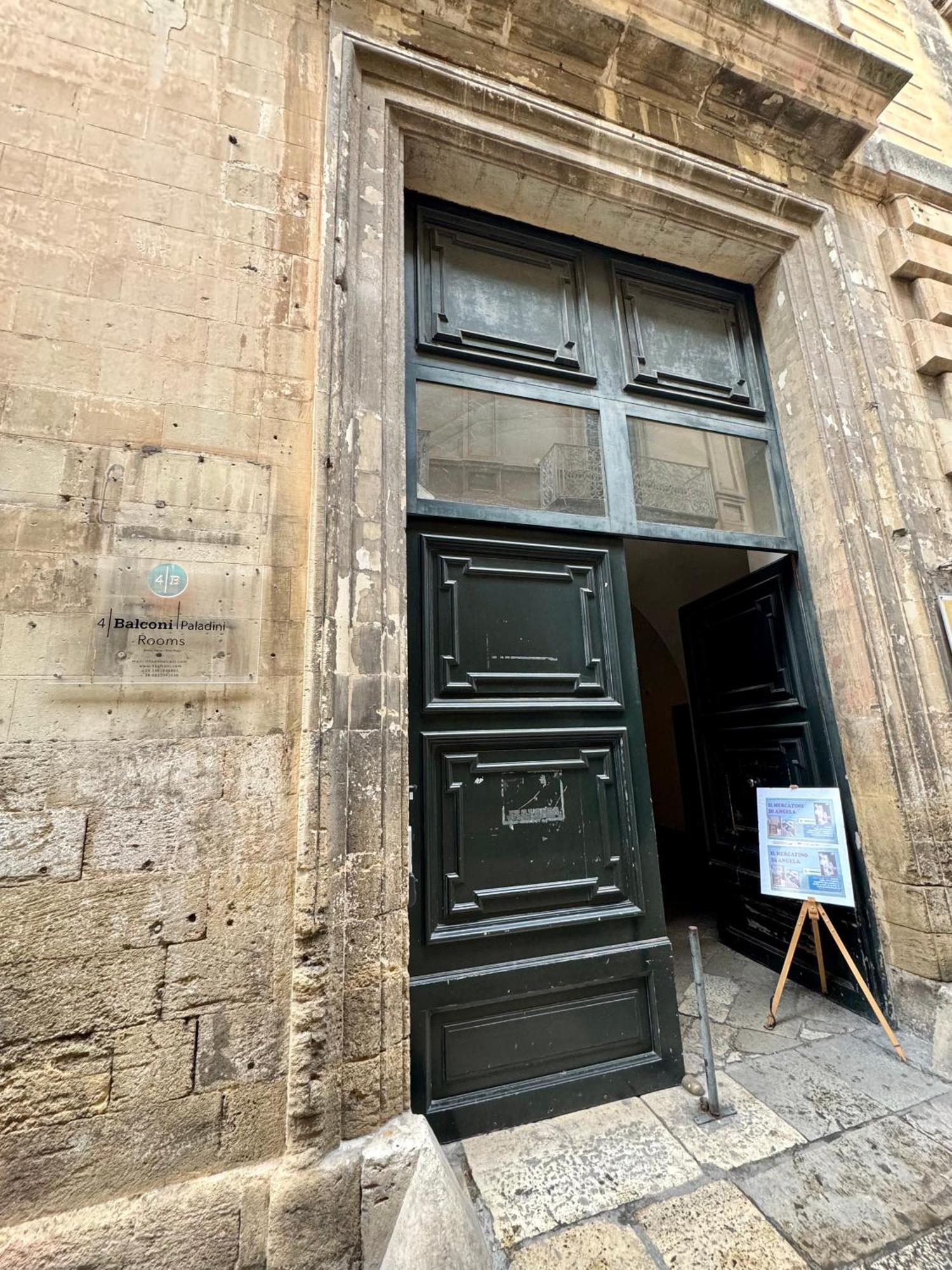 4 Balconi Rooms Paladini B&B E Appartamenti Lecce Buitenkant foto
